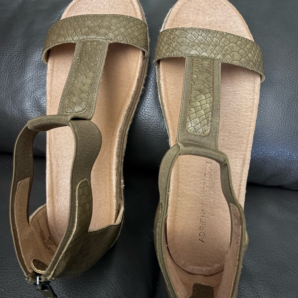 Adrienne Vittadini leather and elastic sandals